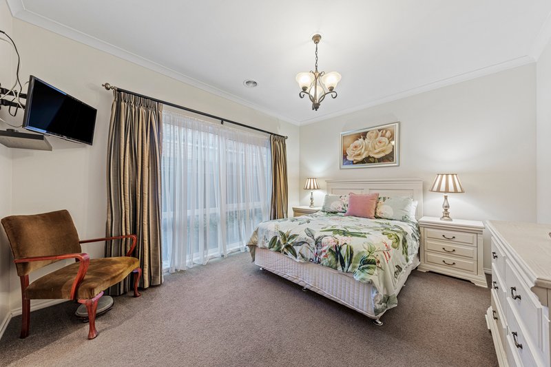 Photo - 17 Windermere Boulevard, Pakenham VIC 3810 - Image 4