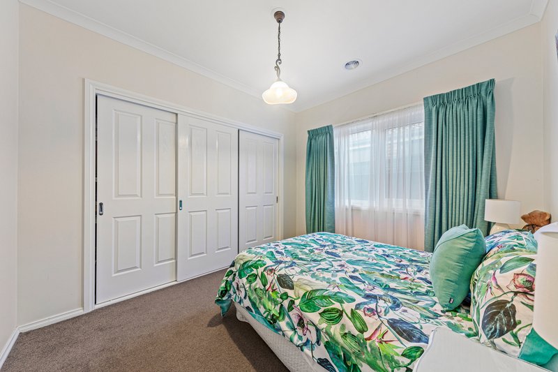 Photo - 17 Windermere Boulevard, Pakenham VIC 3810 - Image 10