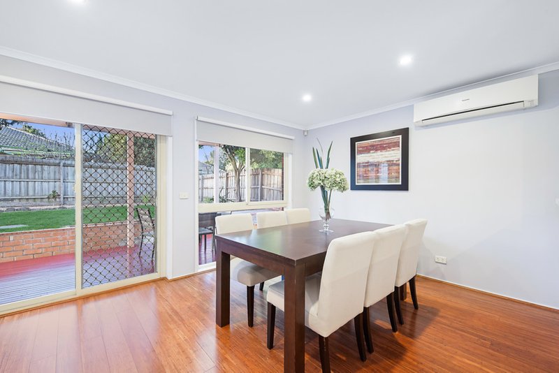 Photo - 17 Windermere Crescent, Mulgrave VIC 3170 - Image 6