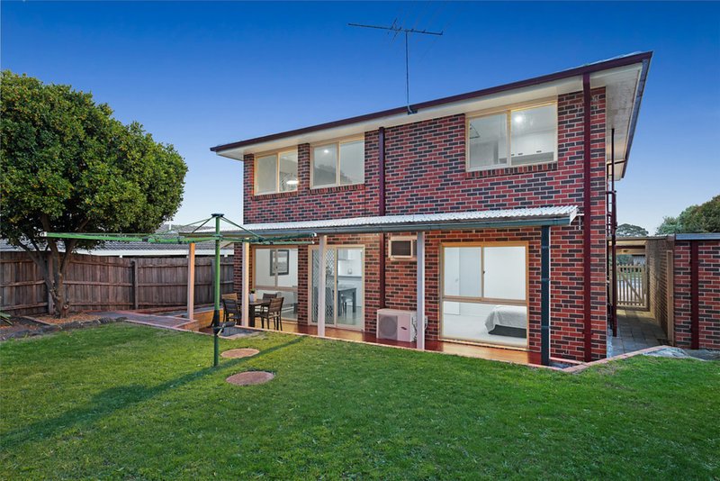 Photo - 17 Windermere Crescent, Mulgrave VIC 3170 - Image 16