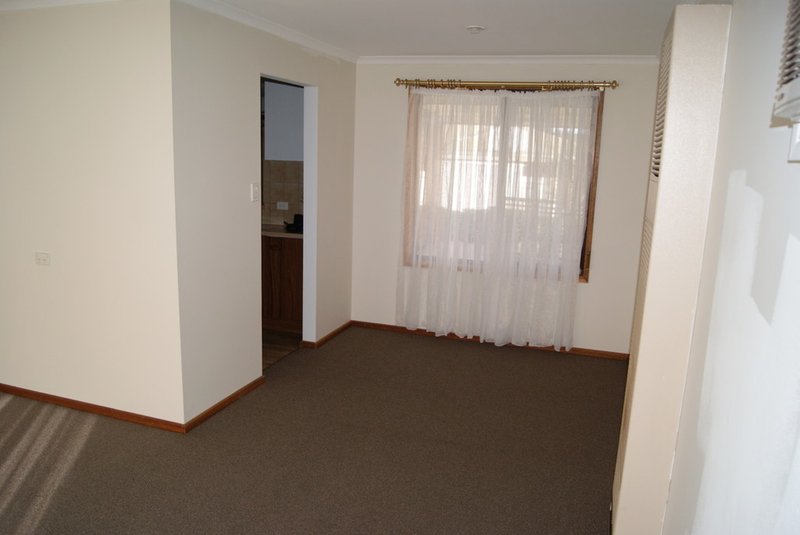 Photo - 17 Window Road, Willaston SA 5118 - Image 2