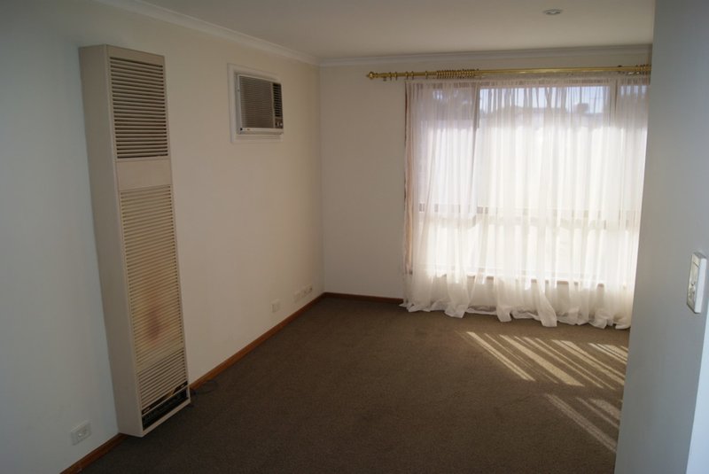 Photo - 17 Window Road, Willaston SA 5118 - Image 5