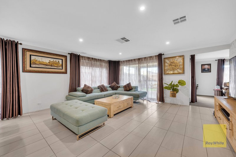 Photo - 17 Wingfield Parkway, Williams Landing VIC 3027 - Image 8