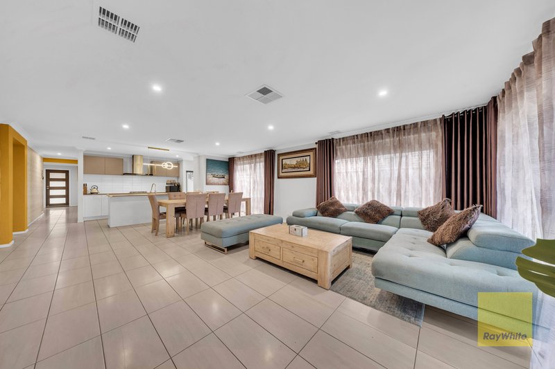 Photo - 17 Wingfield Parkway, Williams Landing VIC 3027 - Image 9