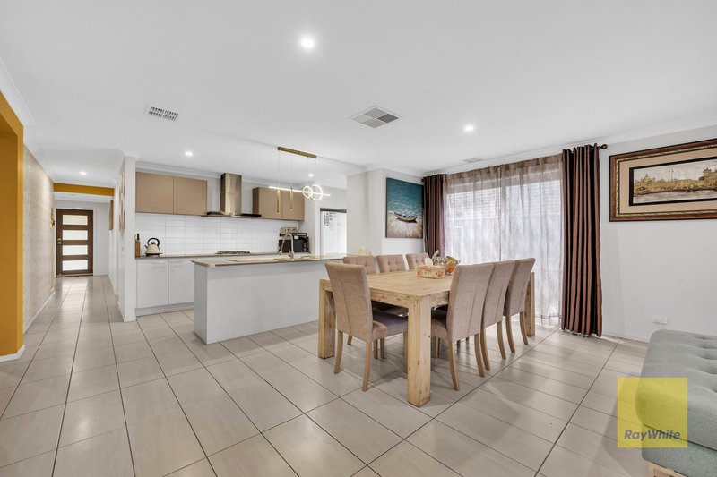 Photo - 17 Wingfield Parkway, Williams Landing VIC 3027 - Image 10