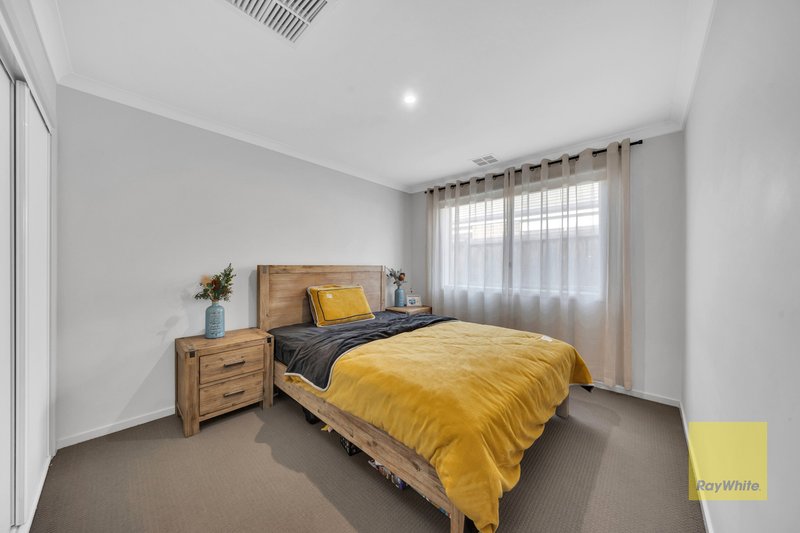 Photo - 17 Wingfield Parkway, Williams Landing VIC 3027 - Image 16