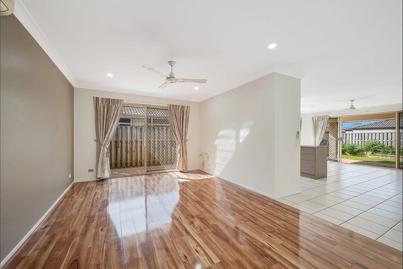 Photo - 17 Winzear Drive, Kallangur QLD 4503 - Image 4