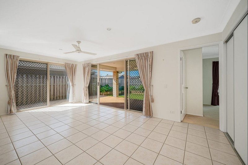 Photo - 17 Winzear Drive, Kallangur QLD 4503 - Image 5