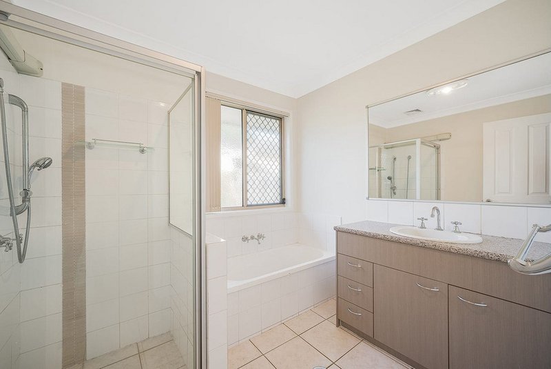 Photo - 17 Winzear Drive, Kallangur QLD 4503 - Image 9