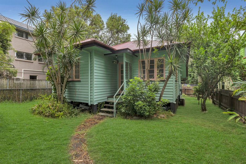 Photo - 17 Woodville Place, Annerley QLD 4103 - Image 2