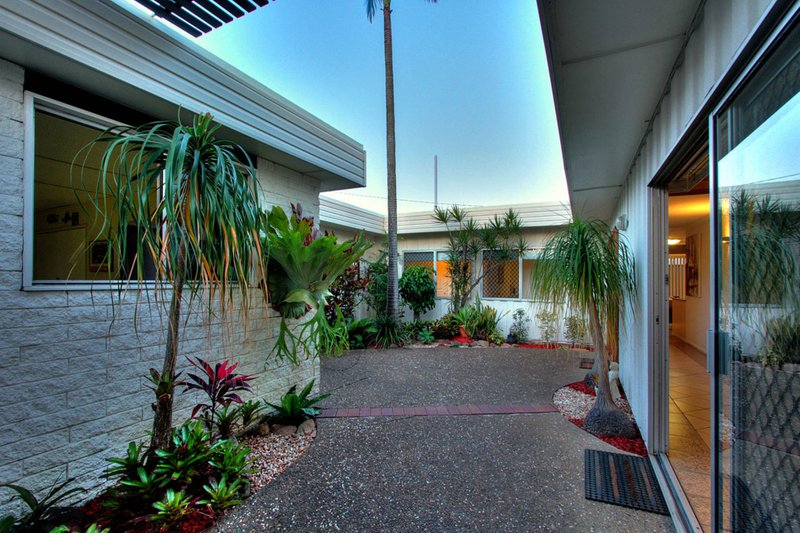 Photo - 17 Wootton Crescent, Springwood QLD 4127 - Image 3