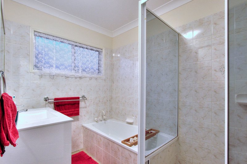 Photo - 17 Wootton Crescent, Springwood QLD 4127 - Image 6