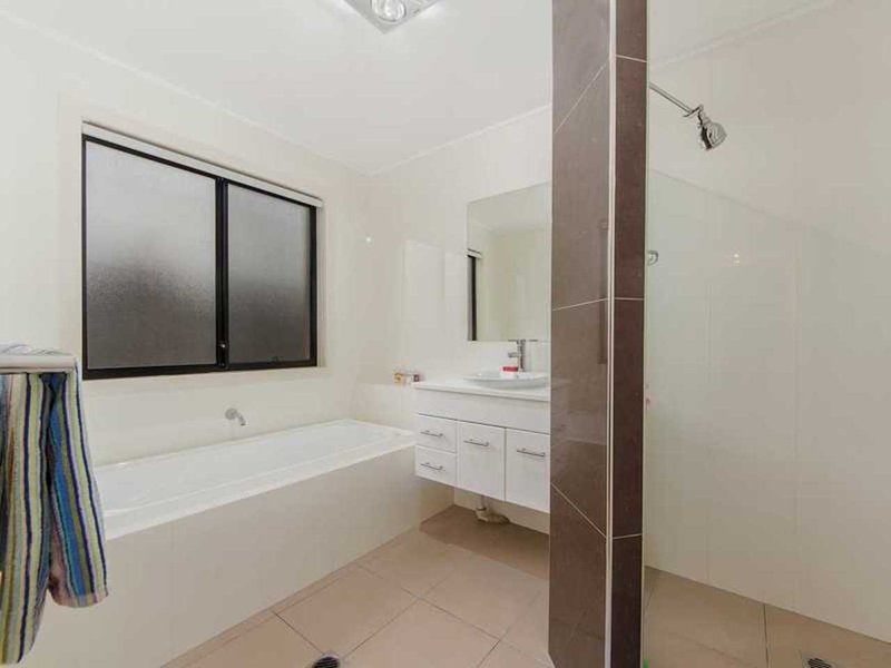 Photo - 17 Worchester Terrace, Reedy Creek QLD 4227 - Image 12