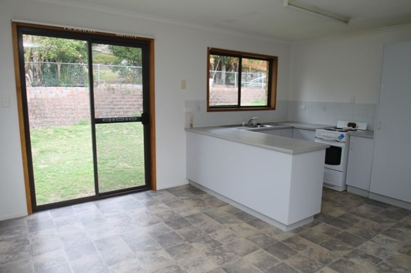 Photo - 17 Worthington Street, West Gladstone QLD 4680 - Image 4