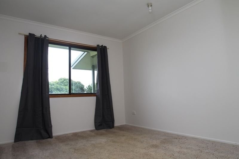 Photo - 17 Worthington Street, West Gladstone QLD 4680 - Image 5