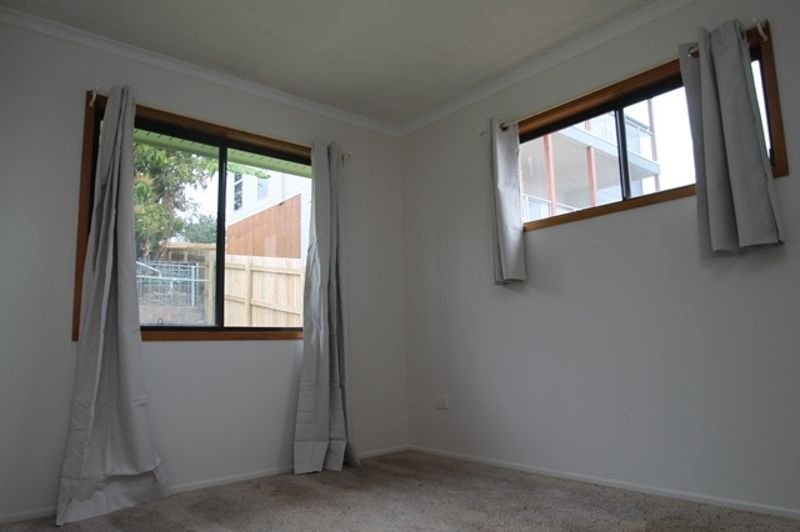 Photo - 17 Worthington Street, West Gladstone QLD 4680 - Image 7