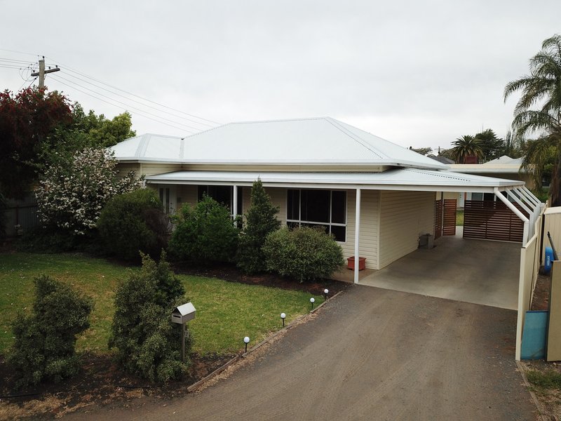 Photo - 17 Wyangan Avenue, Griffith NSW 2680 - Image 2