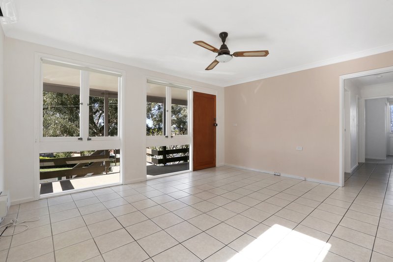 Photo - 17 Wybalena Avenue, Koonawarra NSW 2530 - Image 2