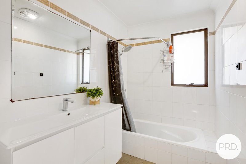 Photo - 17 Wybalena Avenue, Koonawarra NSW 2530 - Image 5