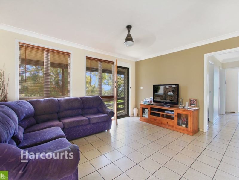 Photo - 17 Wybalena Avenue, Koonawarra NSW 2530 - Image 2