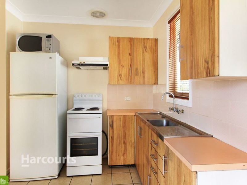 Photo - 17 Wybalena Avenue, Koonawarra NSW 2530 - Image 3