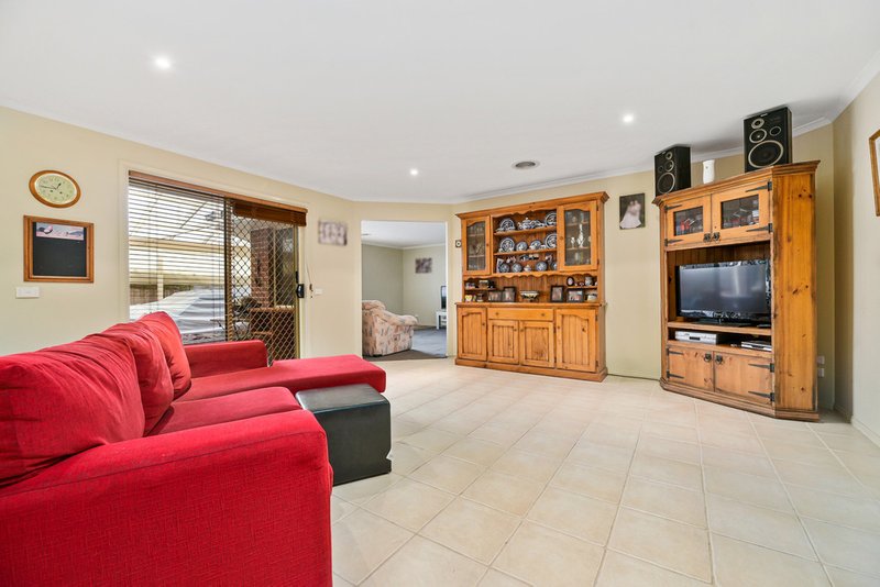 Photo - 17 Wynen Court, Pakenham VIC 3810 - Image 7