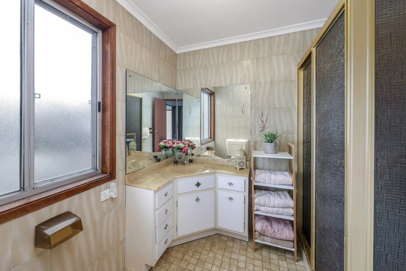 Photo - 17 Wynyard Avenue, Bass Hill NSW 2197 - Image 9