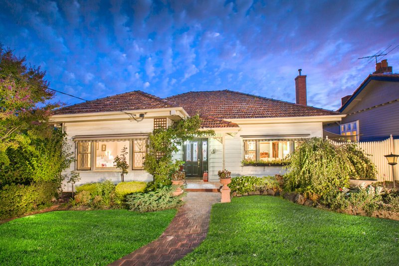 17 Xavier Grove, Reservoir VIC 3073