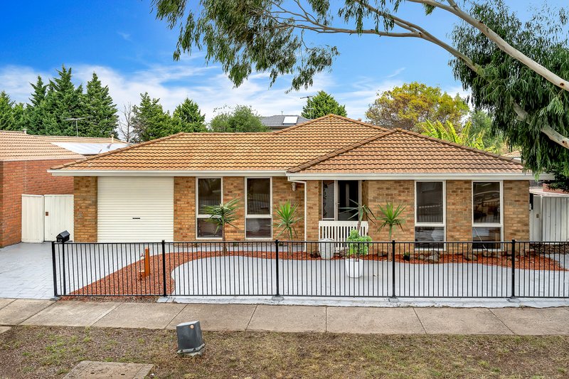 17 Yarcombe Crescent, Craigieburn VIC 3064