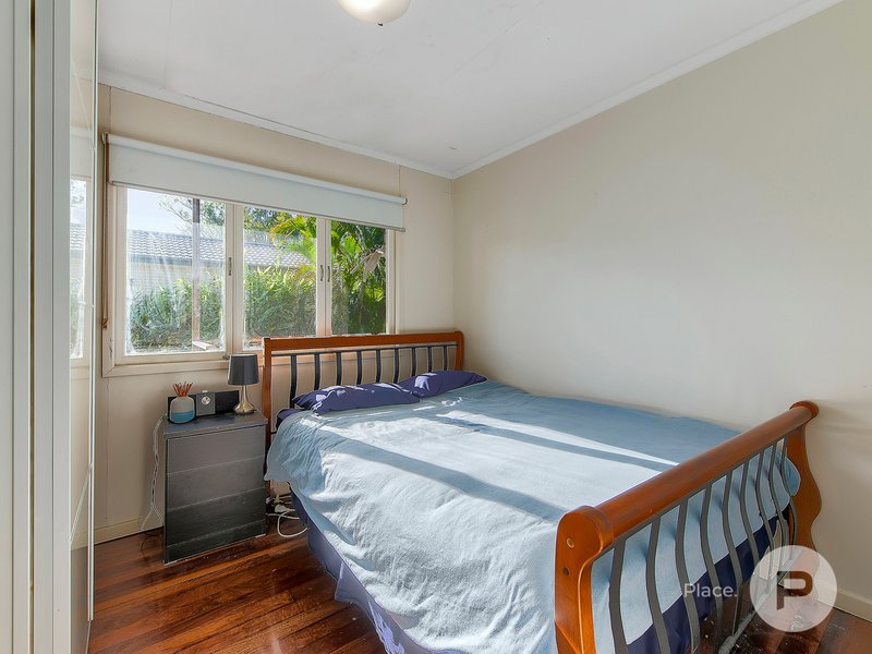 Photo - 17 Yarranabbe Street, Mount Gravatt East QLD 4122 - Image 11