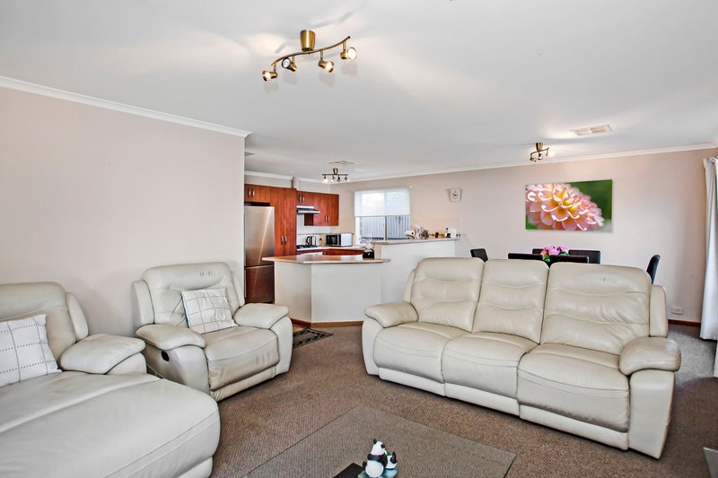 Photo - 17 Yenda Street, O'Sullivan Beach SA 5166 - Image 3