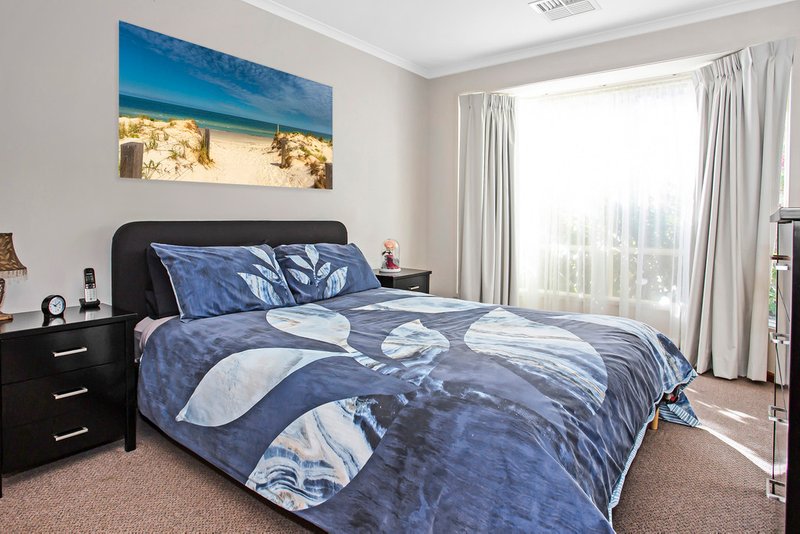 Photo - 17 Yenda Street, O'Sullivan Beach SA 5166 - Image 6