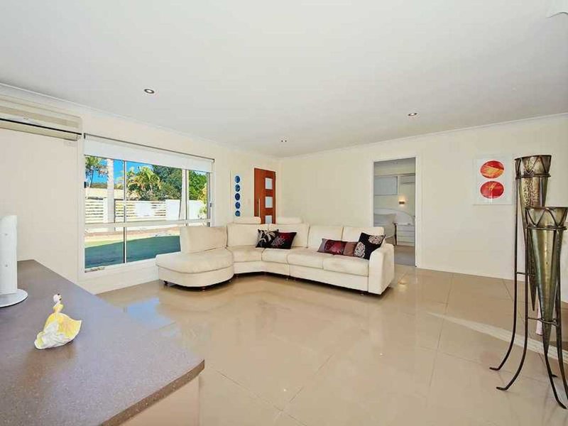 Photo - 17 Ziedan Drive, Mudgeeraba QLD 4213 - Image 5