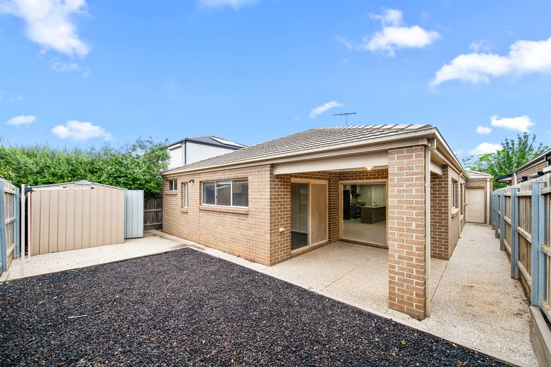 Photo - 17 Zodiac Way, Fraser Rise VIC 3336 - Image 6