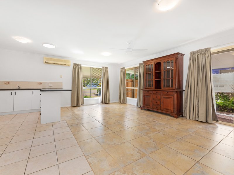 Photo - 1/70-72 King Street, Urangan QLD 4655 - Image 7