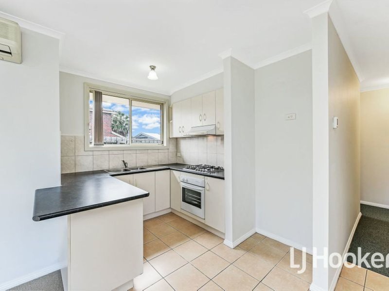 Photo - 1/70-72 Robjant Street, Hampton Park VIC 3976 - Image 4