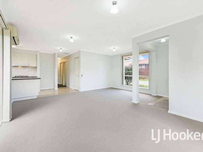 Photo - 1/70-72 Robjant Street, Hampton Park VIC 3976 - Image 5