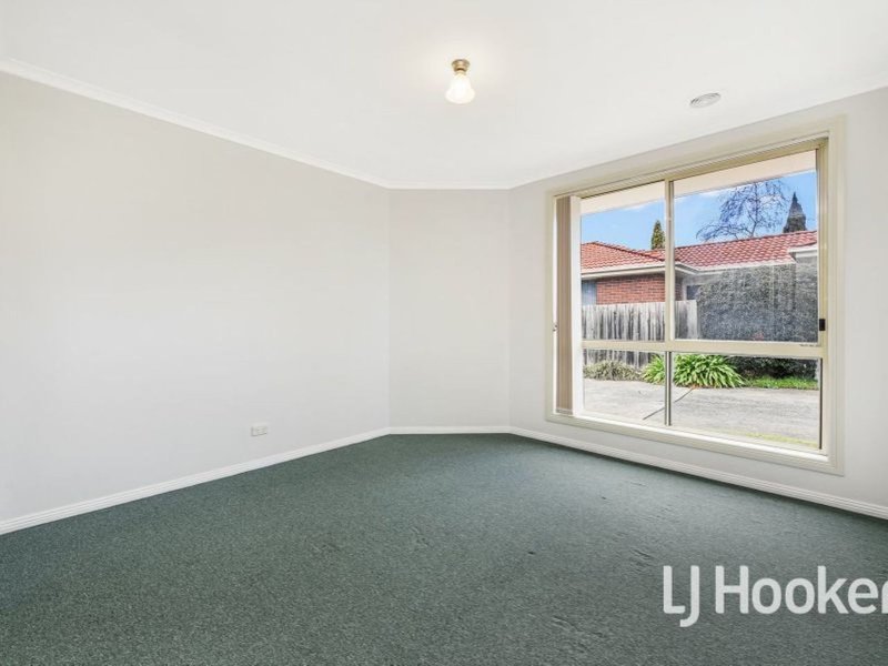 Photo - 1/70-72 Robjant Street, Hampton Park VIC 3976 - Image 9