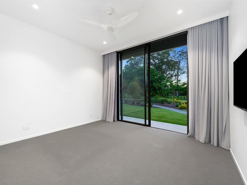 Photo - 170 Camelot Place, Bridgeman Downs QLD 4035 - Image 25