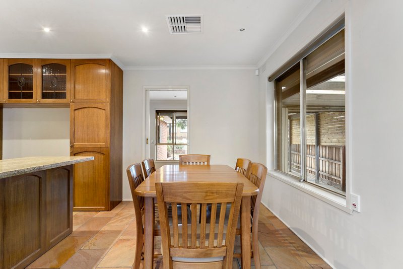 Photo - 170 Casey Drive, Lalor VIC 3075 - Image 3