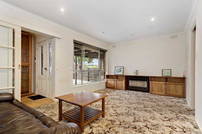 Photo - 170 Casey Drive, Lalor VIC 3075 - Image 5