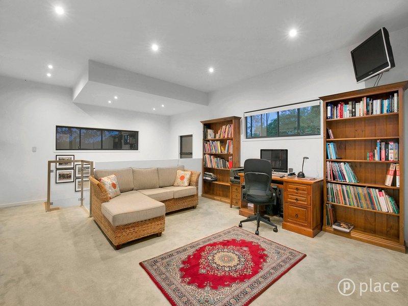 Photo - 170 Jesmond Road, Indooroopilly QLD 4068 - Image 10