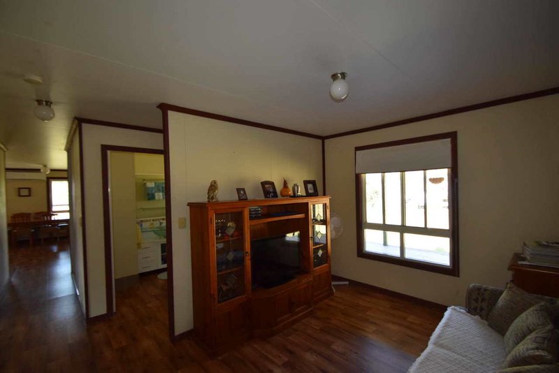 Photo - 170 Willaura Drive, Coominya QLD 4311 - Image 8