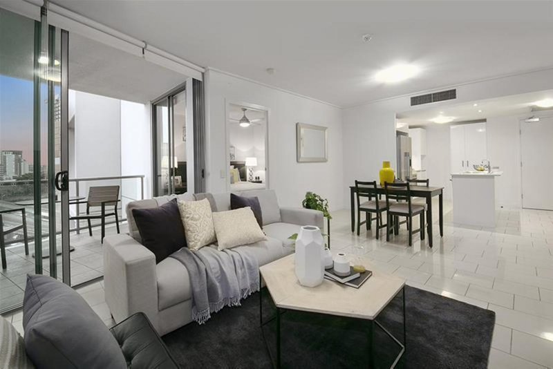 Photo - 1701/92 Quay Street, Brisbane City QLD 4000 - Image 6