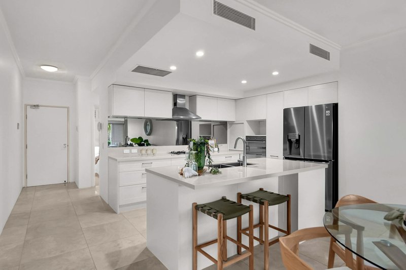 Photo - 1703/1 Rialto Quay Drive, Hope Island QLD 4212 - Image 6