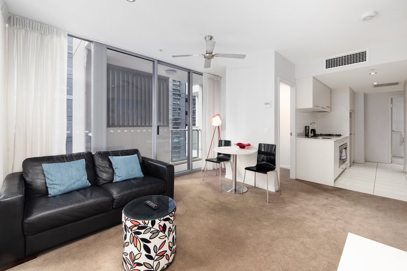 Photo - 1704/127 Charlotte Street, Brisbane QLD 4000 - Image 2