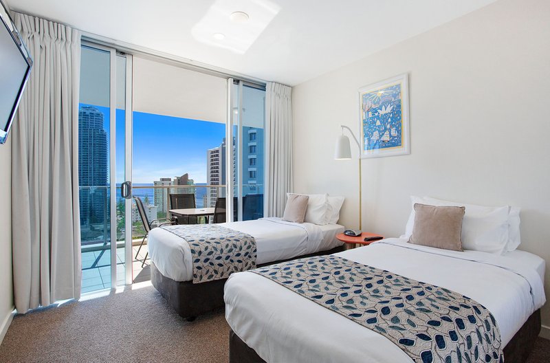 Photo - 1704/18 Enderley Avenue 'Artique' , Surfers Paradise QLD 4217 - Image 10