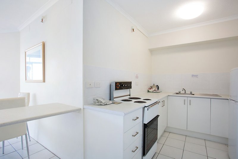 Photo - 1704/9 Trickett Street, Surfers Paradise QLD 4217 - Image 3