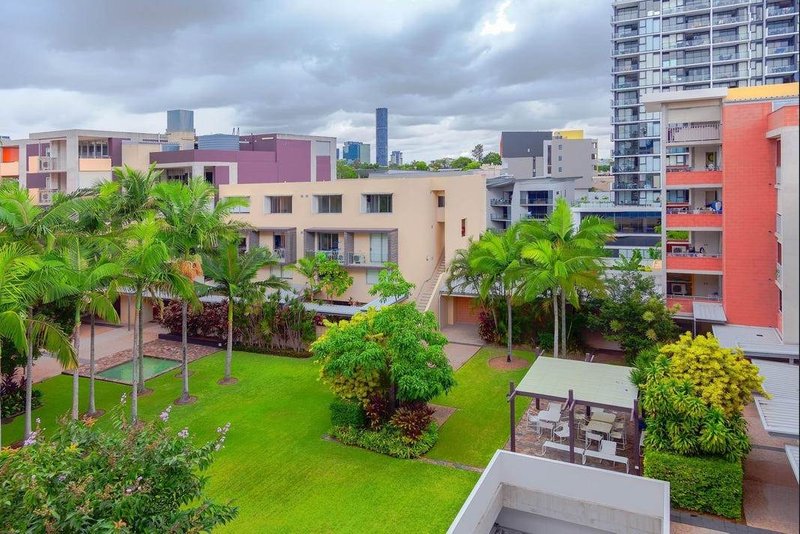 Photo - 1705/41 Blamey Street, Kelvin Grove QLD 4059 - Image 8