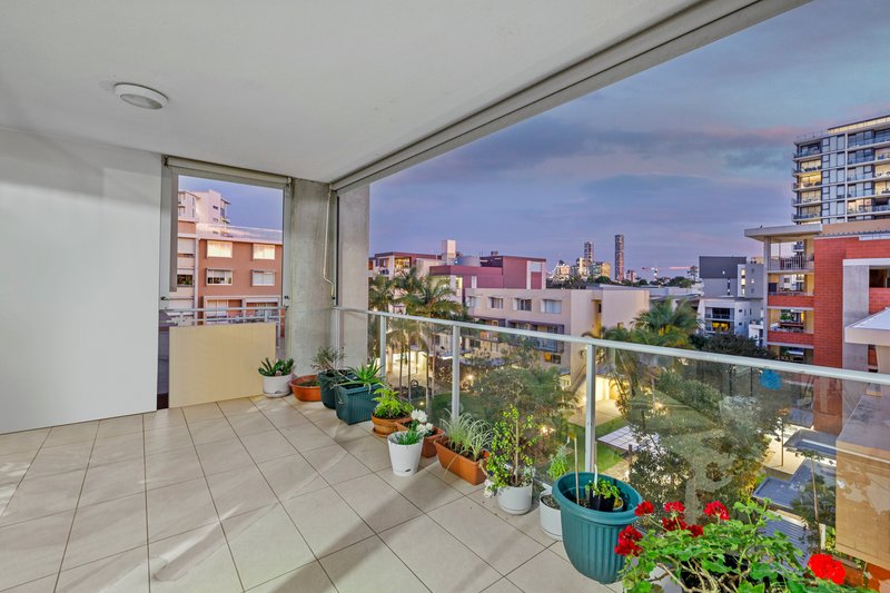 Photo - 1706/41 Blamey Street, Kelvin Grove QLD 4059 - Image 3